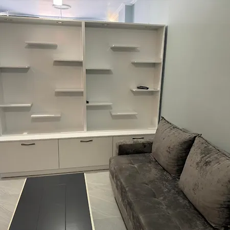 Aparthotel Apartment Holiday Golem (Tirana)